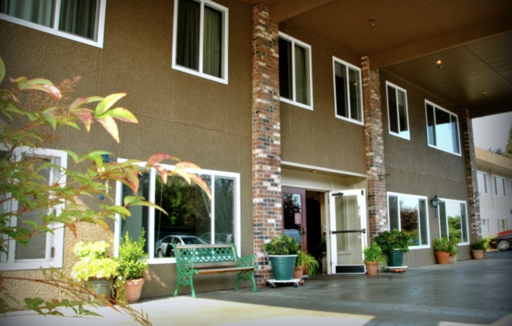 Everett Plaza Assisted Living Community